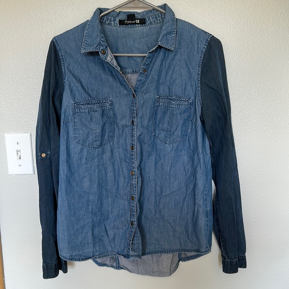 Women’s denim blouse. Size M